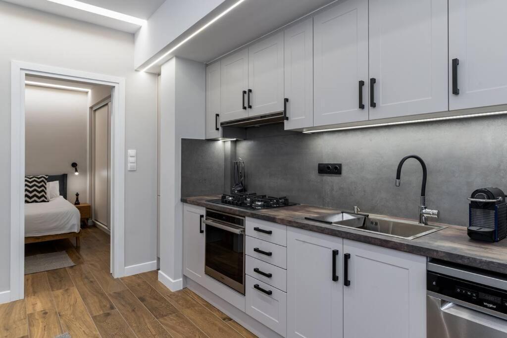 Апартаменти Stylish Abode Under Acropolis W/ Sunny Courtyard! Афіни Екстер'єр фото