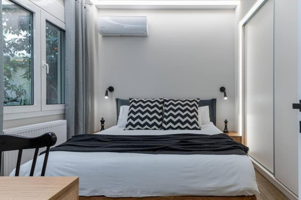 Апартаменти Stylish Abode Under Acropolis W/ Sunny Courtyard! Афіни Екстер'єр фото